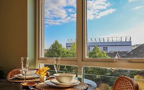 Noah Suite By Koya Homes - 2-Bed Apartment, Cardiff City Stadium View & Free Parking
